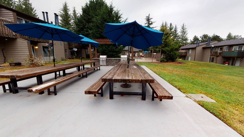 Outdoor sitting at North Creek Apartments, Everett, WA