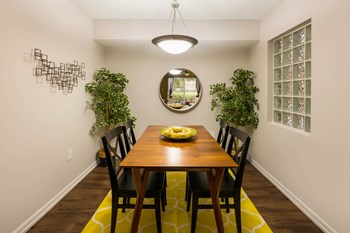Elegant Dining Space Property Image