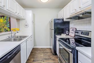 Fully Equipped Kitchen at The Pointe at Irving Park, Greensboro, NC, 27408