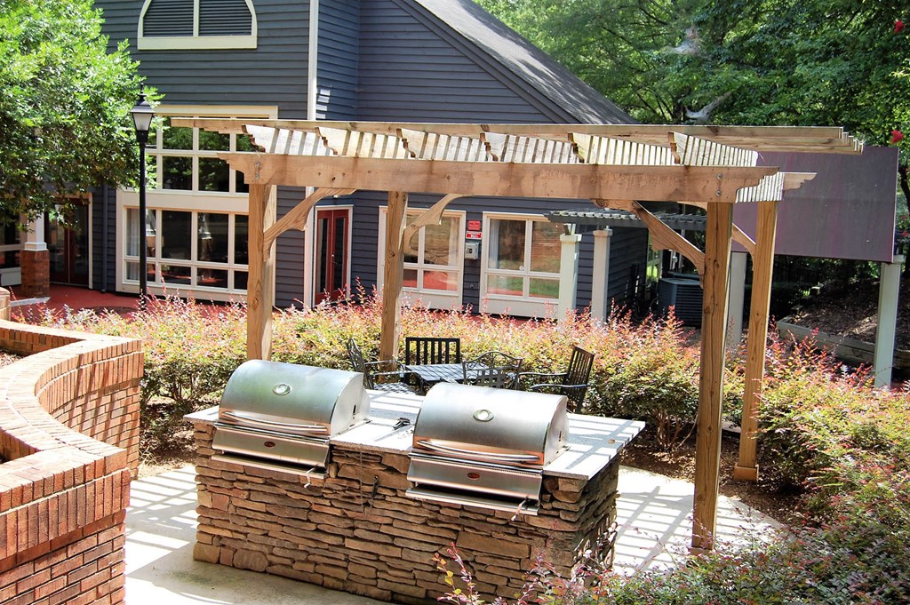 Community Grill Station at The Pointe at Irving Park, North Carolina