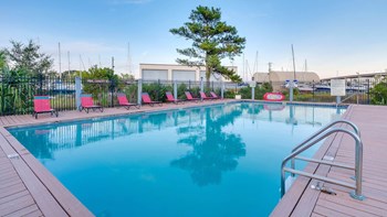 Swimming Pool Swimming Pool at River Crossing Apartments, Thunderbolt, 31404 - Photo Gallery 4