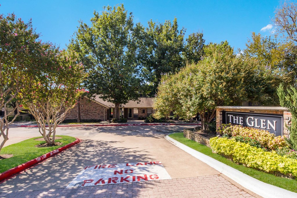 entrance area at The Glen Apartments, Lewisville, TX