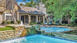 Outdoor Pool and Hot Tub at The Willows on Rosemeade, Dallas