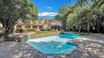 Outdoor Pool at The Willows on Rosemeade, Dallas, TX 75287