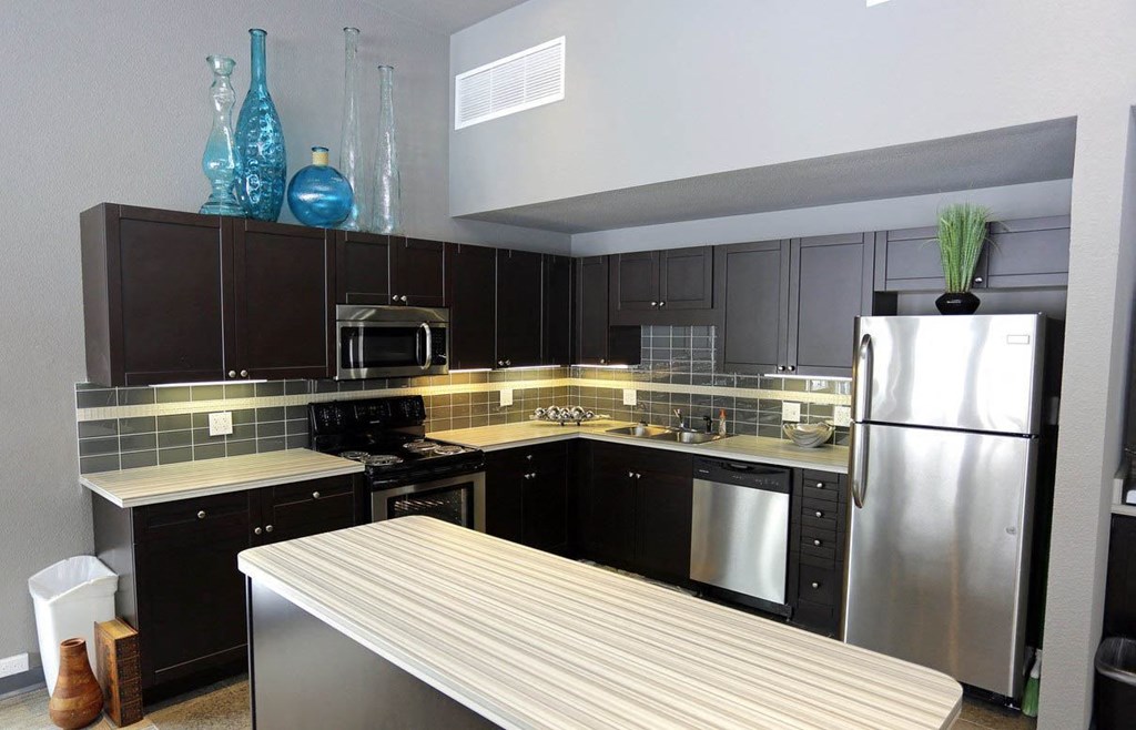 Clubhouse With Kitchen at Woodland Hills Apartments, Colorado