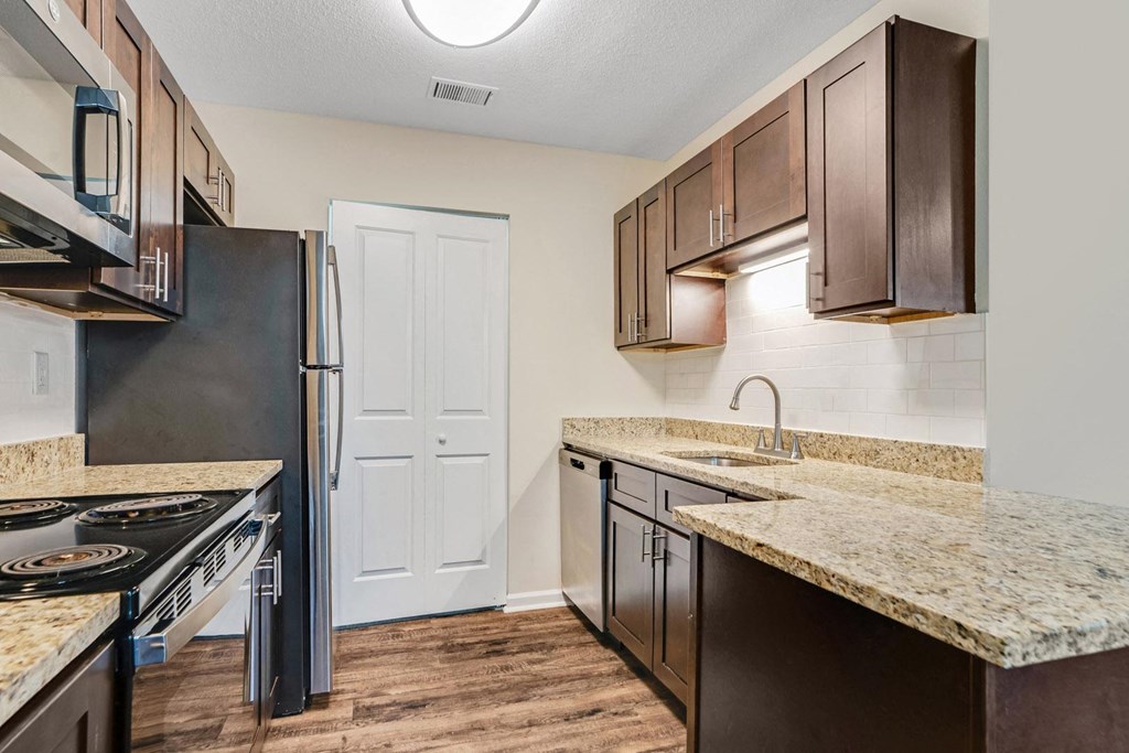 Granite Countertop Kitchen at Glen at Bogey Hills, St. Charles, MO, 63303
