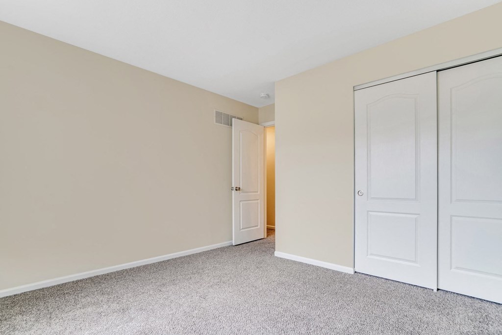 Bedroom With Closet at Glen at Bogey Hills, St. Charles, 63303