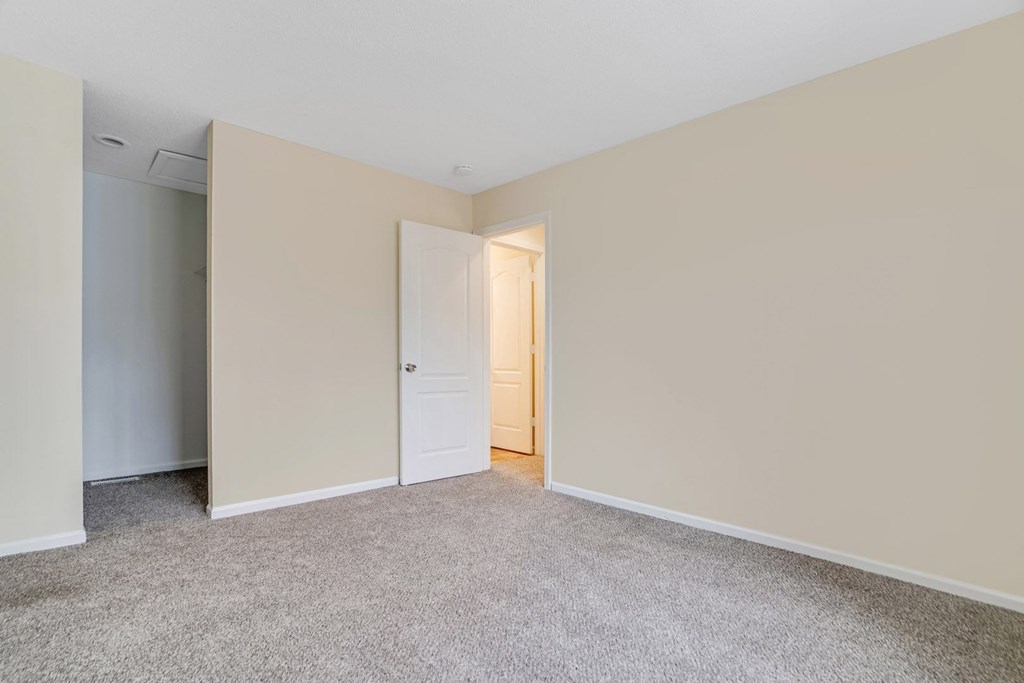 Plush Carpeting at Glen at Bogey Hills, Missouri, 63303