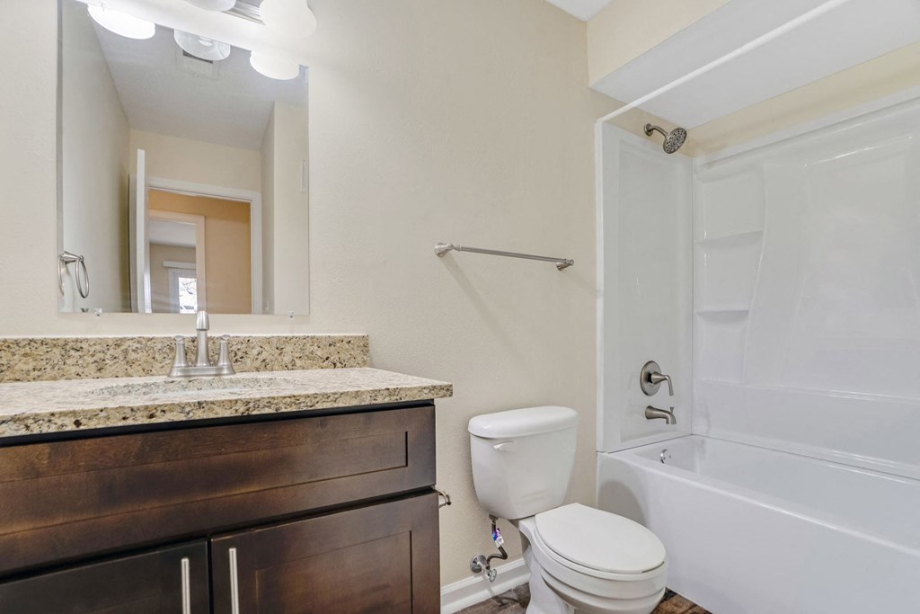 Oval Tub at Glen at Bogey Hills, St. Charles, MO, 63303