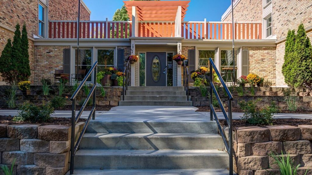 entry at Glen at Burnsville, Burnsville, MN 