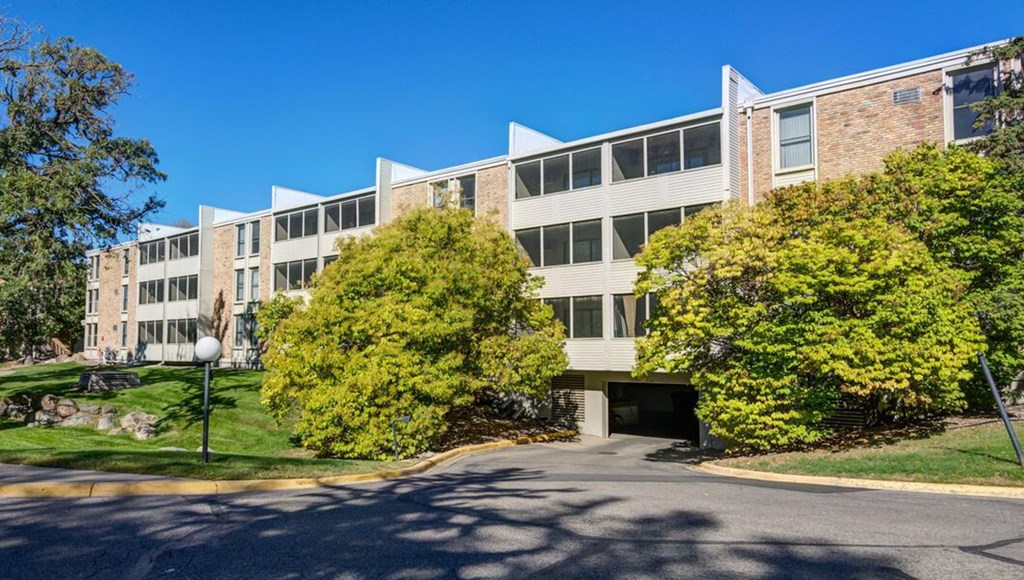 Property Exterior at Glen at Burnsville, Burnsville Minnesota