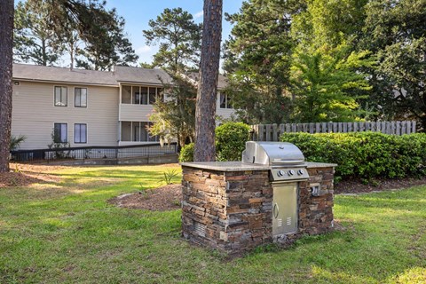 Barbeque Area at River Crossing Apartments, Thunderbolt