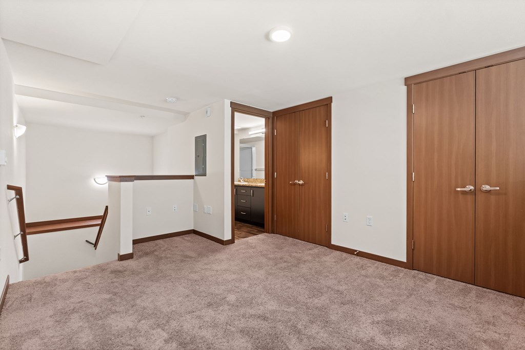 A room with a carpeted floor and a white ceiling.
