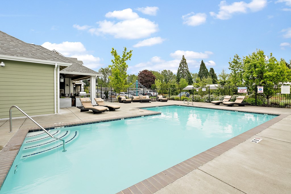 the swimming pool at the resort at governors crossing