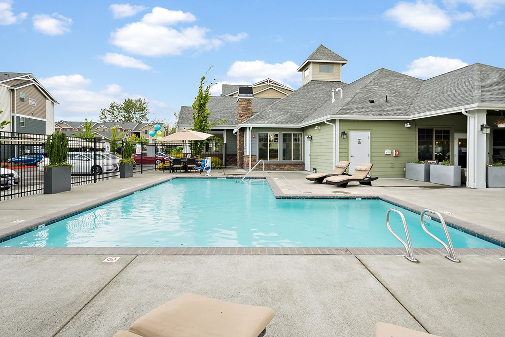 the preserve at ballantyne commons resort style swimming pool