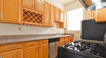 410 Pierce Street Studio-1 Bed Apartment for Rent - Photo Gallery 6