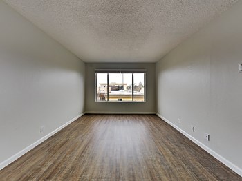 671 Vernon St Studio-2 Beds Apartment for Rent - Photo Gallery 3