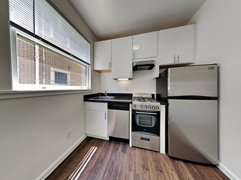414 E 15th St Studio Apartment for Rent - Photo Gallery 2