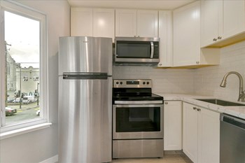 2396 Pine St Studio-2 Beds Apartment for Rent - Photo Gallery 3