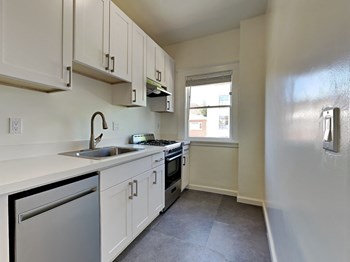 378 Grand Avenue Studio-1 Bed Apartment for Rent - Photo Gallery 3