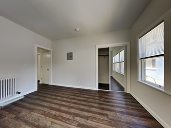 414 E 15th St Studio Apartment for Rent - Photo Gallery 3