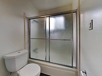 671 Vernon St Studio-2 Beds Apartment for Rent - Photo Gallery 13