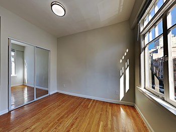 305 Hyde St. Studio-1 Bed Apartment for Rent - Photo Gallery 5