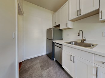 378 Grand Avenue Studio-1 Bed Apartment for Rent - Photo Gallery 4