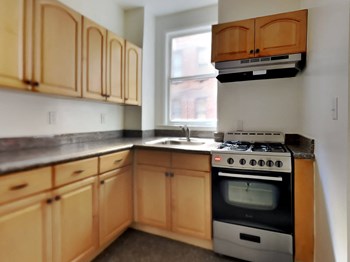146 McAllister Street Studio-3 Beds Apartment for Rent - Photo Gallery 3