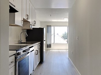 425 E 18th Studio-1 Bed Apartment for Rent - Photo Gallery 4