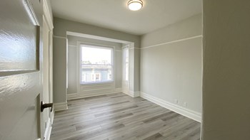 901 Valencia St. Studio-2 Beds Apartment for Rent - Photo Gallery 4