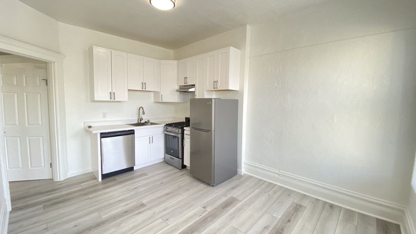 901 Valencia St. Studio-2 Beds Apartment for Rent - Photo Gallery 1