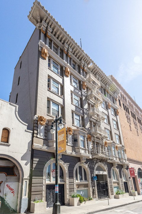 a large building on a city street