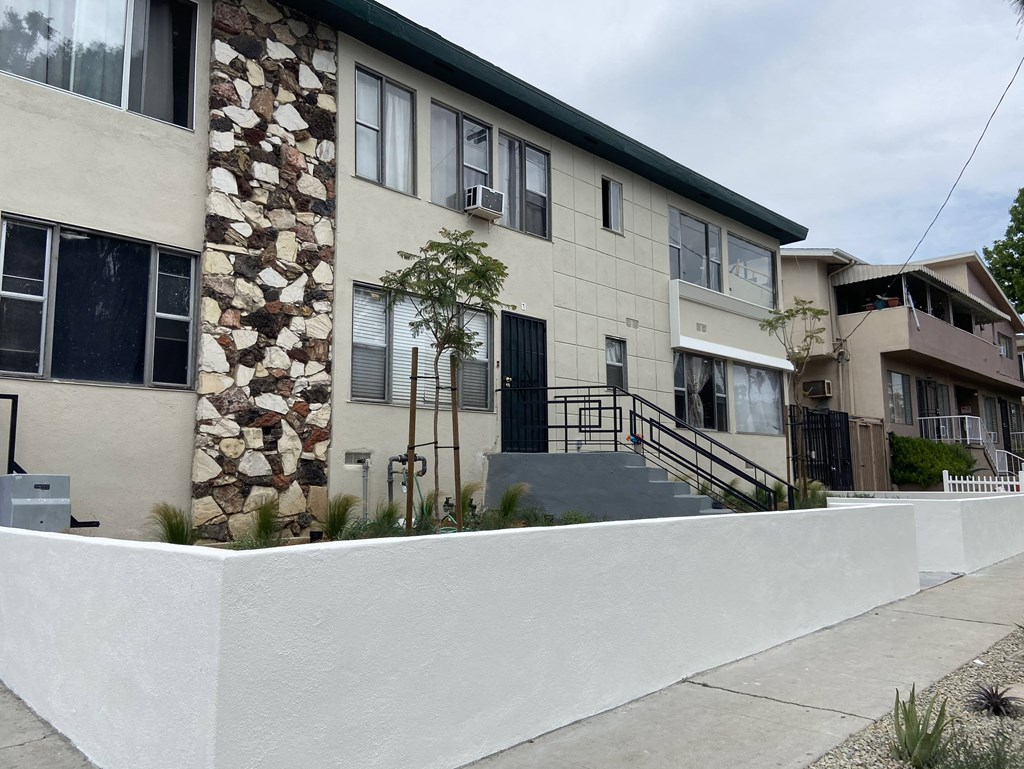 the building in which the apartment is located