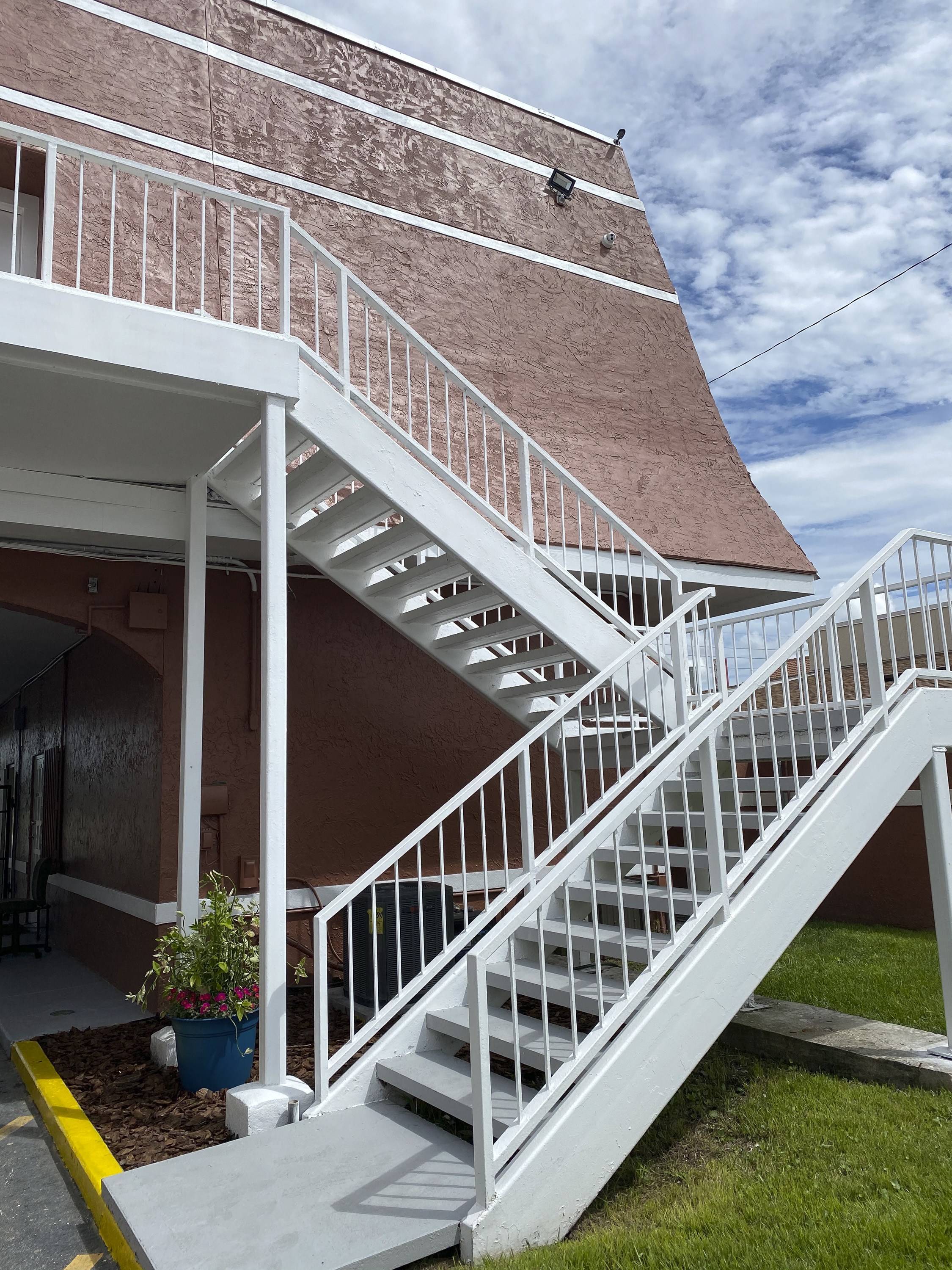 Colonial Drive Apartments