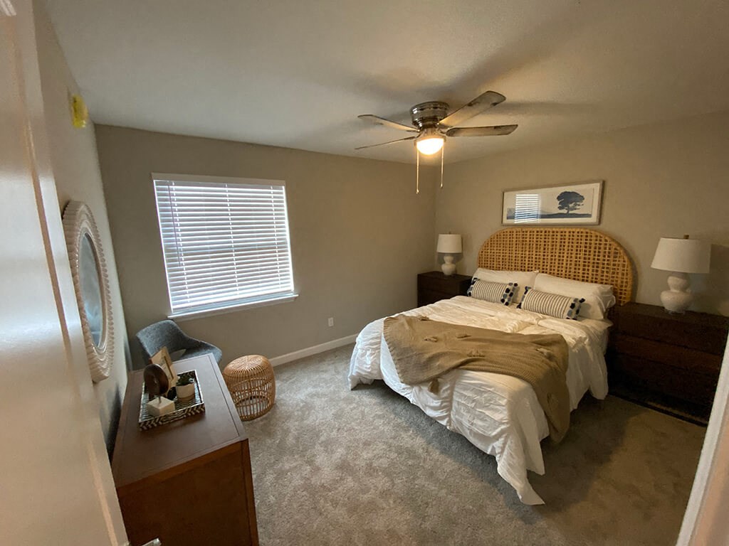 Gorgeous Bedroom at Auburn Glen Apartments, Jacksonville