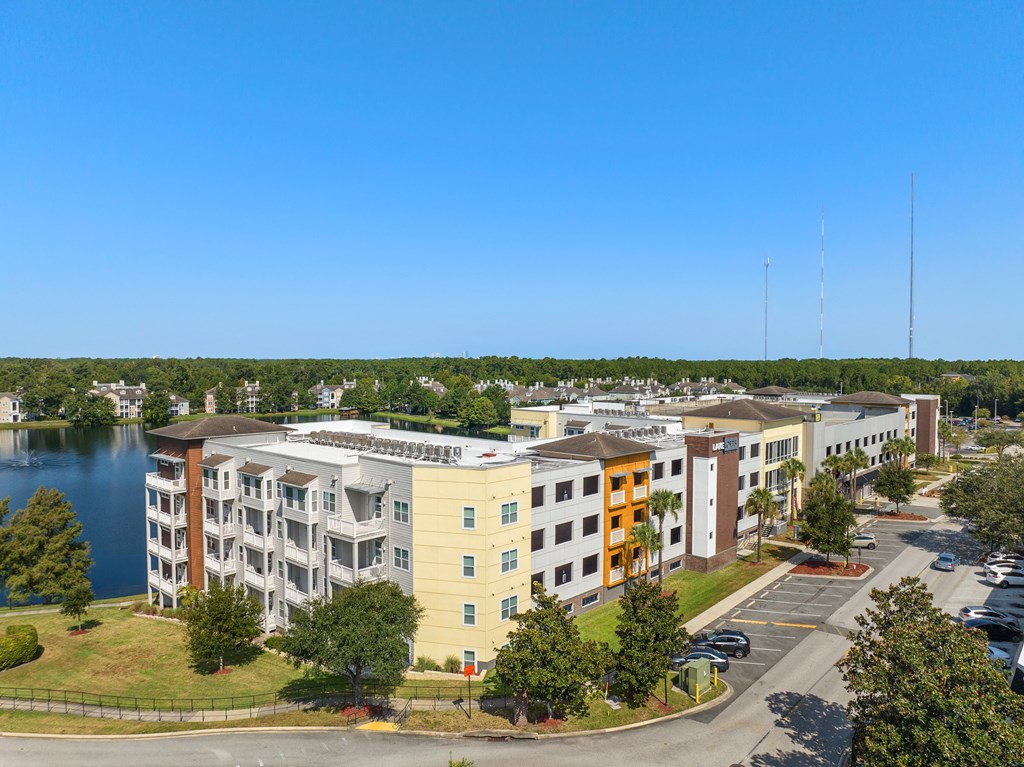 Building Exterior View at Lake Lofts at Deerwood, Florida