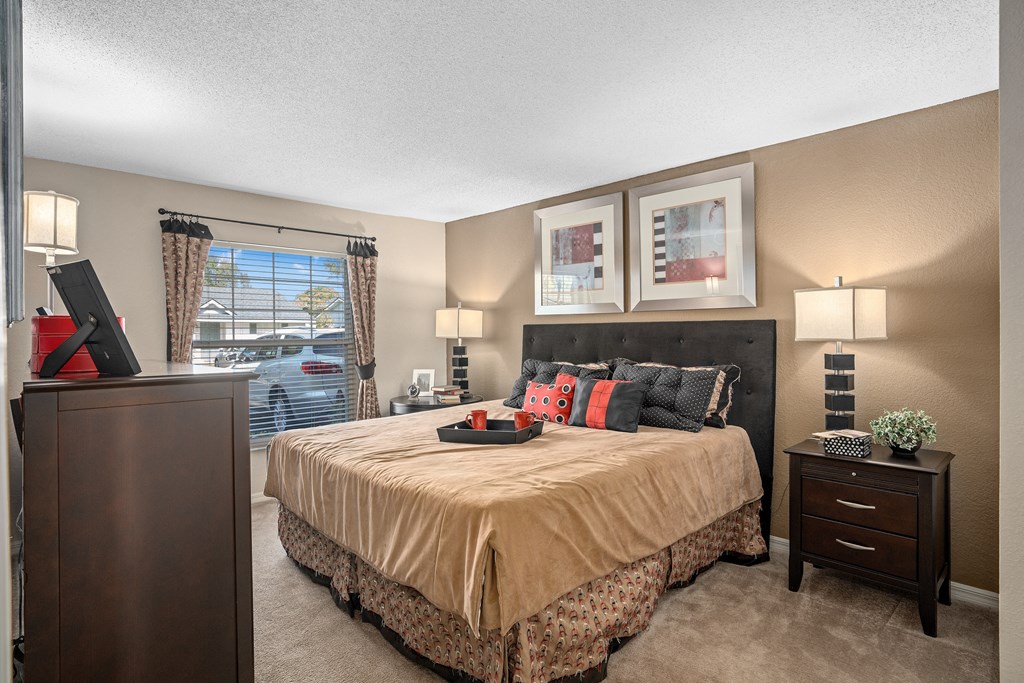 our apartments offer a spacious bedroom with a king sized bed at Oak Reserve at Winter Park, Winter Park, FL, 32792