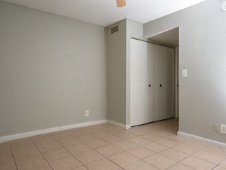 4200 NW 19Th Street Studio-2 Beds Apartment for Rent - Photo Gallery 3