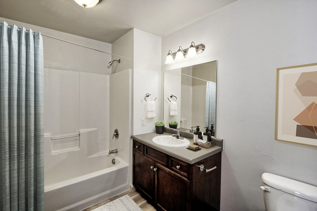 Peppermill Lofts bathroom