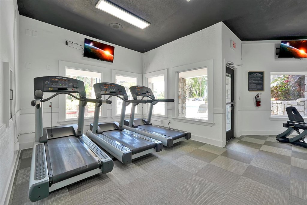 the gym at the monarch luxury apartments