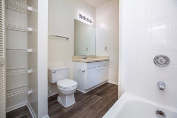 Interior Bathroom - Photo Gallery 3