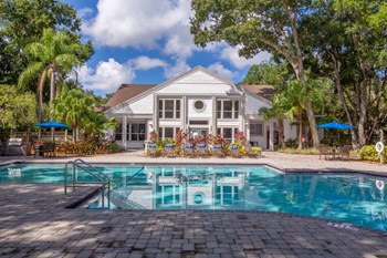 Exterior Pool - Photo Gallery 5