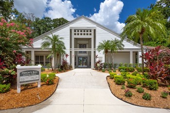 Exterior Leasing Office - Photo Gallery 2