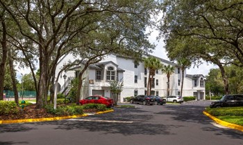 Exterior Leasing Office - Photo Gallery 6