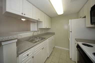 2750 Rio Vista Blvd 1-2 Beds Apartment for Rent - Photo Gallery 1