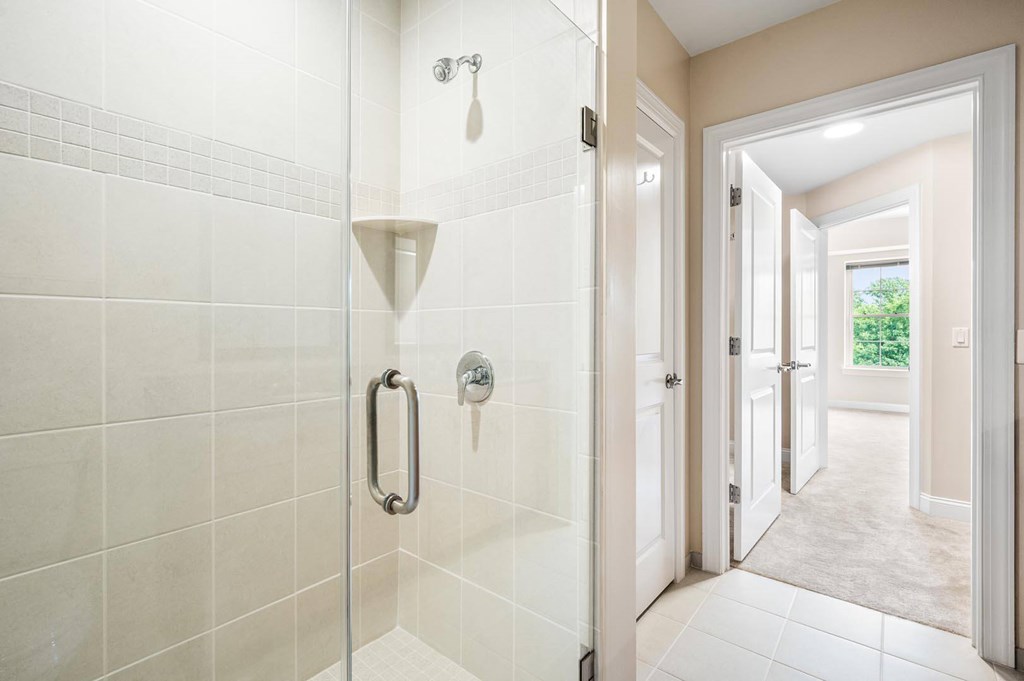 Luxury white tiled bathroom