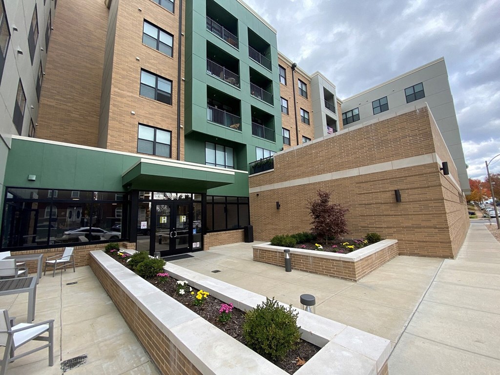 Building Exterior at Hibernia Apartments, Missouri, 63139