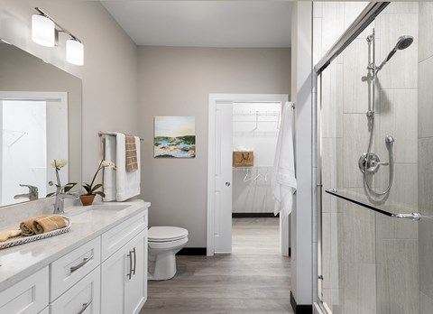 The Oasis at Hartman Lakes en suite bathroom