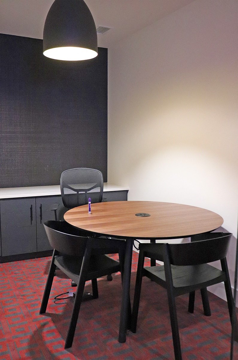 Leasing office break out office with table and chairs at The Euclid, St Louis, 63108